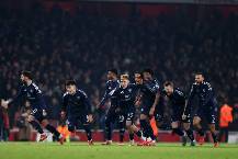 Chơi thiếu người, MU đ&aacute;nh bại Arsenal ở loạt s&uacute;t lu&acirc;n lưu c&acirc;n n&atilde;o