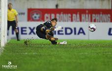 Tấn Trường: 'T&ocirc;i bị hớ khi cản c&uacute; s&uacute;t 11m của Jermie Lynch'