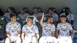 Chốt lương khủng, Pep 'chiếm hữu' cỗ m&aacute;y chuyền b&oacute;ng của Real