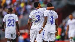 V&aacute; h&agrave;ng thủ 'vỡ tan', Real nhắm 'chốt chặn' 20 củ của AC Milan