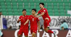 B&aacute;o Nhật Bản ngỡ ng&agrave;ng trước m&agrave;n tr&igrave;nh diễn của đội tuyển Việt Nam