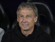 LĐBĐ H&agrave;n Quốc đề nghị sa thải HLV Klinsmann