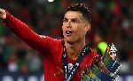 Ronaldo &lsquo;đốn tim&rsquo; người h&acirc;m mộ sau khi li&ecirc;n tiếp lập kỷ lục