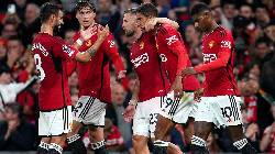 'Si&ecirc;u hậu vệ' của Bayern c&ocirc;ng khai tỏ t&igrave;nh với Man United