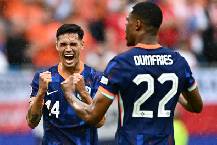 Weghorst sắm vai người h&ugrave;ng, H&agrave; Lan ngược d&ograve;ng hạ gục Ba Lan