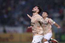 HLV Kiatisuk gi&uacute;p C&ocirc;ng an H&agrave; Nội thắng dễ TPHCM