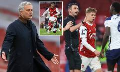 V&igrave; sao HLV Jose Mourinho lại &lsquo;th&acirc;m th&ugrave;&rsquo; trọng t&agrave;i Michael Oliver?