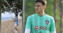 CĐV Th&aacute;i Lan nổi đi&ecirc;n v&igrave; Đặng Văn L&acirc;m... ngồi x&iacute;ch đu