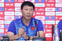 HLV Kim Sang Sik: &lsquo;Ch&uacute;ng t&ocirc;i gặp vấn đề trước Campuchia&rsquo;