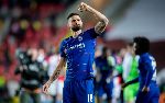Chelsea v&agrave;o b&aacute;n kết Europa League, Giroud s&aacute;nh ngang Messi