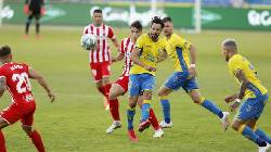 Ph&acirc;n t&iacute;ch tỷ lệ hiệp 1 Gijon vs Las Palmas, 0h00 ng&agrave;y 21/5