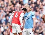 V&igrave; sao Gabriel kh&ocirc;ng bị thẻ đỏ d&ugrave; h&uacute;c đầu v&agrave;o Haaland?