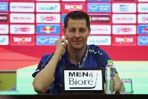 HLV Iraq: 'Đ&aacute; với tuyển Việt Nam kh&ocirc;ng dễ d&agrave;ng'