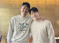 Son Heung-min nhận lời xin lỗi của Lee Kang-in, mong NHM tha thứ cho đ&agrave;n em