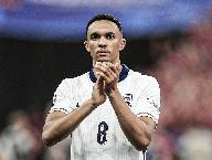 Bất ngờ: Alexander-Arnold chơi tốt nhất h&agrave;ng tiền vệ Anh d&ugrave; bị thay sớm