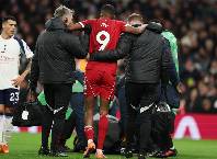 Ghi b&agrave;n cho Liverpool, Isak ngay lập tức chấn thương