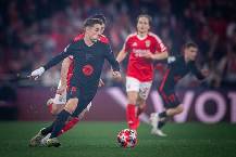 Cầu thủ Barcelona v&agrave; Benfica hỗn chiến trong đường hầm, cảnh s&aacute;t phải can thiệp