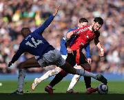 MU tho&aacute;t thua thần kỳ trước Everton d&ugrave; bị dẫn trước 2 b&agrave;n