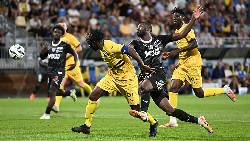 Nhận định, soi k&egrave;o Troyes với Pau FC, 01h45 ng&agrave;y 24/4: G&aacute;nh nặng cửa tr&ecirc;n