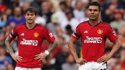 Ph&ograve;ng thay đồ Man United 'dậy s&oacute;ng' v&igrave; một người đ&atilde; ra đi