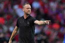 HLV Poking trở lại Việt Nam sau khi bị Th&aacute;i Lan sa thải