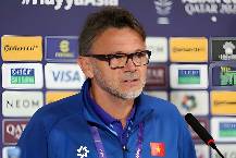 HLV Troussier chỉ tr&iacute;ch truyền th&ocirc;ng Việt Nam