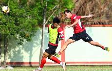 Anh Đức t&aacute;i hiện b&agrave;n thắng v&agrave;o lưới Malaysia trong m&agrave;u &aacute;o Long An