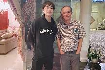 Văn To&agrave;n được 'l&agrave;m chủ tịch' khi đến chơi nh&agrave; bầu Đức