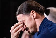 Ibrahimovic kh&oacute;c trong ng&agrave;y trở lại ĐT Thụy Điển