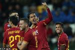 Roma kh&oacute; giữ ch&acirc;n Smalling, Mkhitaryan đồng &yacute; ở lại