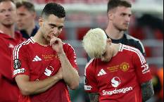 MU rao b&aacute;n to&agrave;n bộ đội h&igrave;nh sau thất bại ở chung kết c&uacute;p C2