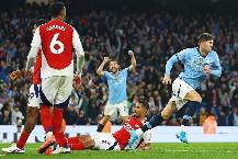 Man City tho&aacute;t thua may mắn trước 10 người của Arsenal