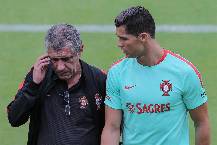 HLV Fernando Santos trấn an Ronaldo v&agrave; người h&acirc;m mộ