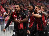 Đội b&oacute;ng của &ldquo;&Ocirc;ng chủ tương lai Mu&rdquo; đang bay cao