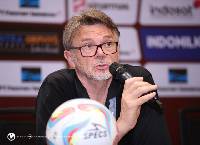 HLV Troussier: &lsquo;Đội tuyển Việt Nam vẫn c&oacute; quyền tự quyết&rsquo;