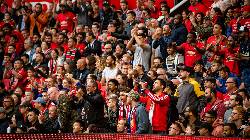 Trụ cột Man United đổ lỗi cho CĐV v&igrave; m&agrave;n tr&igrave;nh diễn tệ hại