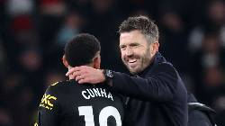 HLV Carrick ra y&ecirc;u cầu với MU sau chiến thắng trước Arsenal