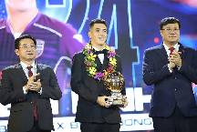 Tiến Linh gi&agrave;nh Quả b&oacute;ng v&agrave;ng Việt Nam