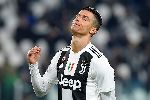 Cristiano Ronaldo bị gạch t&ecirc;n ở trận Lecce vs Juventus