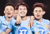 Văn To&agrave;n tỏa s&aacute;ng gi&uacute;p Nam Định thắng đậm ở C&uacute;p Quốc gia