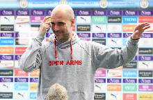 Vượt Mourinho, Pep Guardiola đi v&agrave;o lịch sử Ngoại hạng Anh