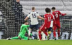 Kết quả b&oacute;ng đ&aacute; h&ocirc;m nay 29/1: V&ugrave;i dập Tottenham, Liverpool trở lại Top 4
