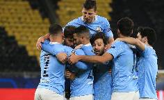 Thắng ngược PSG, Man City s&aacute;nh ngang MU