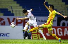 X&agrave; ngang v&agrave; trọng t&agrave;i ngăn C&ocirc;ng Phượng lập hat-trick