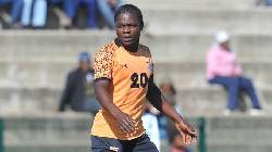 VĐV từng thi đấu điền kinh ở Olympic chuyển sang chơi b&oacute;ng đ&aacute;