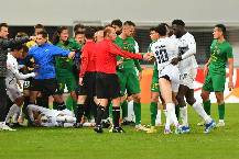 Cầu thủ Th&aacute;i Lan v&agrave; Trung Quốc đ&aacute;nh nhau ở c&uacute;p ch&acirc;u &Aacute;