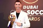 Cristiano Ronaldo gi&agrave;nh Quả b&oacute;ng v&agrave;ng Dubai 2019