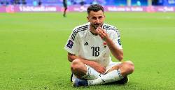 Kh&ocirc;ng phục tấm thẻ đỏ của Aymen Hussein, LĐBĐ Iraq kiện trọng t&agrave;i Iran l&ecirc;n AFC