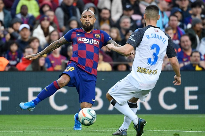 Kết quả Barcelona 4-1 Alaves: Kh&ocirc;ng cần gắng sức vẫn thắng đậm