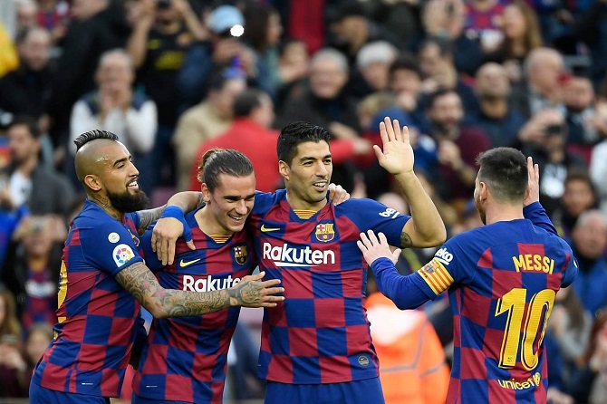 Kết quả Barcelona 4-1 Alaves: Kh&ocirc;ng cần gắng sức vẫn thắng đậm